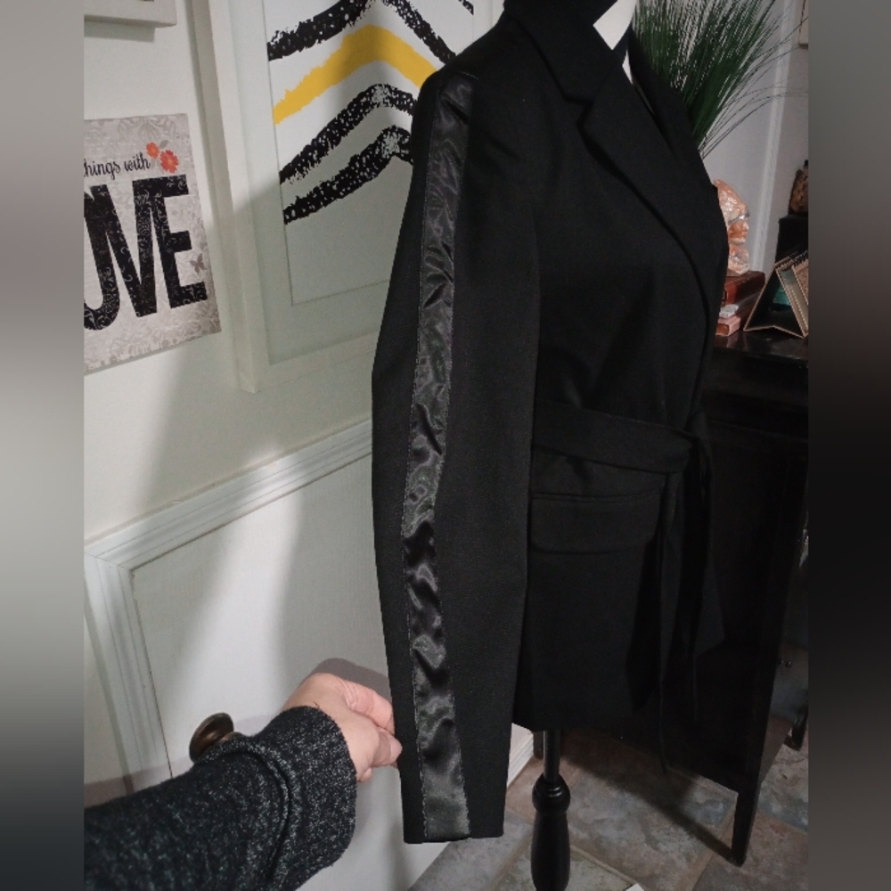 NWT Future Collective Kahlana Barfield Brown - Black Belted Relaxed Fit Blazer - Picture 6 of 8